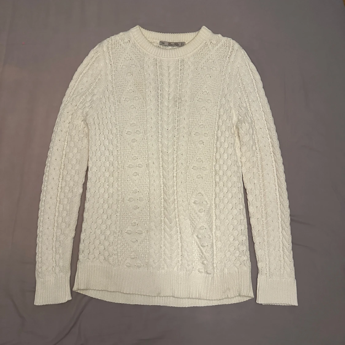 Vit stickad tröja 
