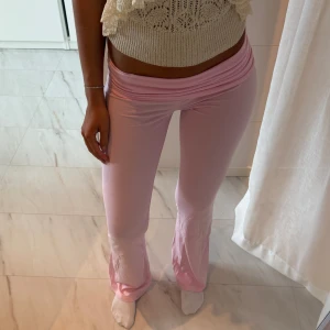 Rosa folded yoga pants - Rosa low waist yoga pants från gina i deras soft touch, dom bästa yoga pantsen enligt mig!! Använd köp nu