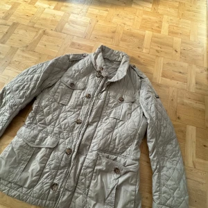hackett höstjacka - jackan är knappt använd, den är som ny, 