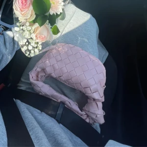 Flätad väska  - Super söt väska som tyvärr inte kommer till användning 🩷