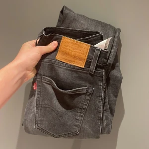 Levis Skinny Taper - Levis Skinny Taper W30 L32 9/10 nyskick pris kan diskuteras