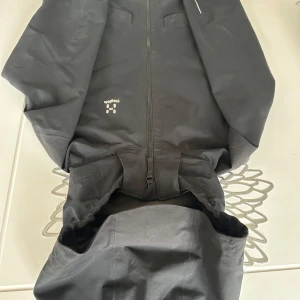 Hoglöfs jacka 164/174 - Fin skick  