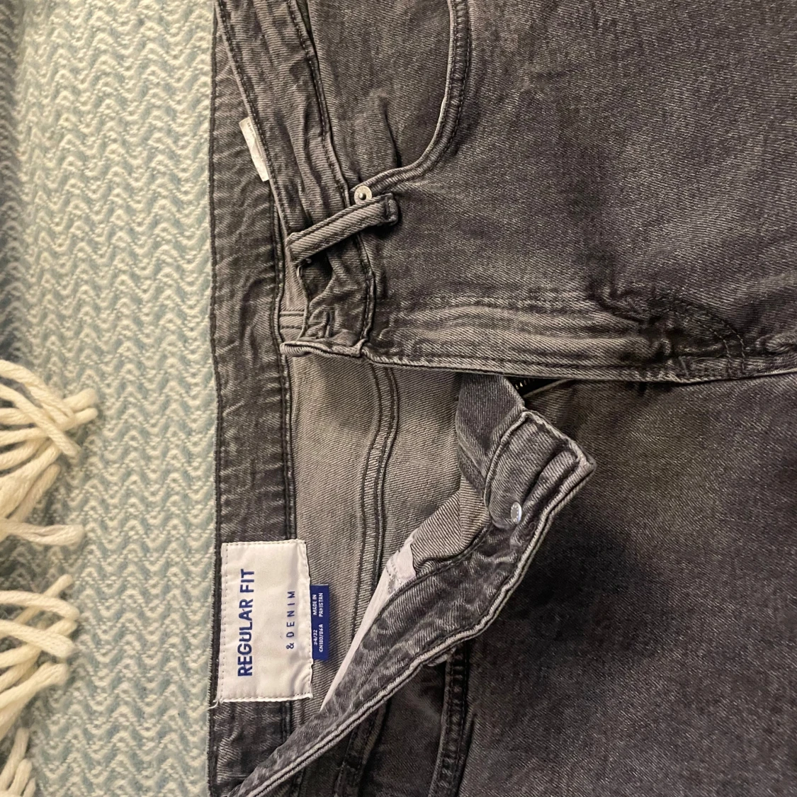 Grå jeans i regular fit - 90