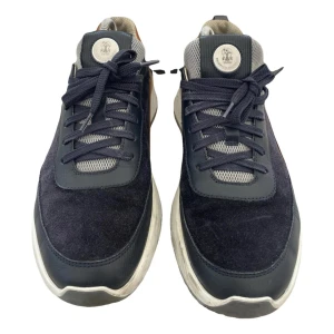 Brunello cucinelli sneakers - Sneakers från Brunello i fint skick.  Mocka och läder Nypris 9000kr