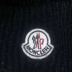 Monclear - Passa inte på min pappa för han e flintis,hade precis köpt för 2100 säljer för 600 oanvänd 