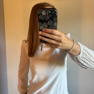 Stockhol blus - Supersöt blus i storlek S, endast använd 1 gång men köpt på secondhand🤗💕 Rekommendera gärna annat pris!