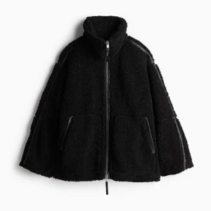 Pilejacka från HM - Slutsålda populära pile/Teddy jackan från HM. Storlek S, ny med prislapp. ❤️