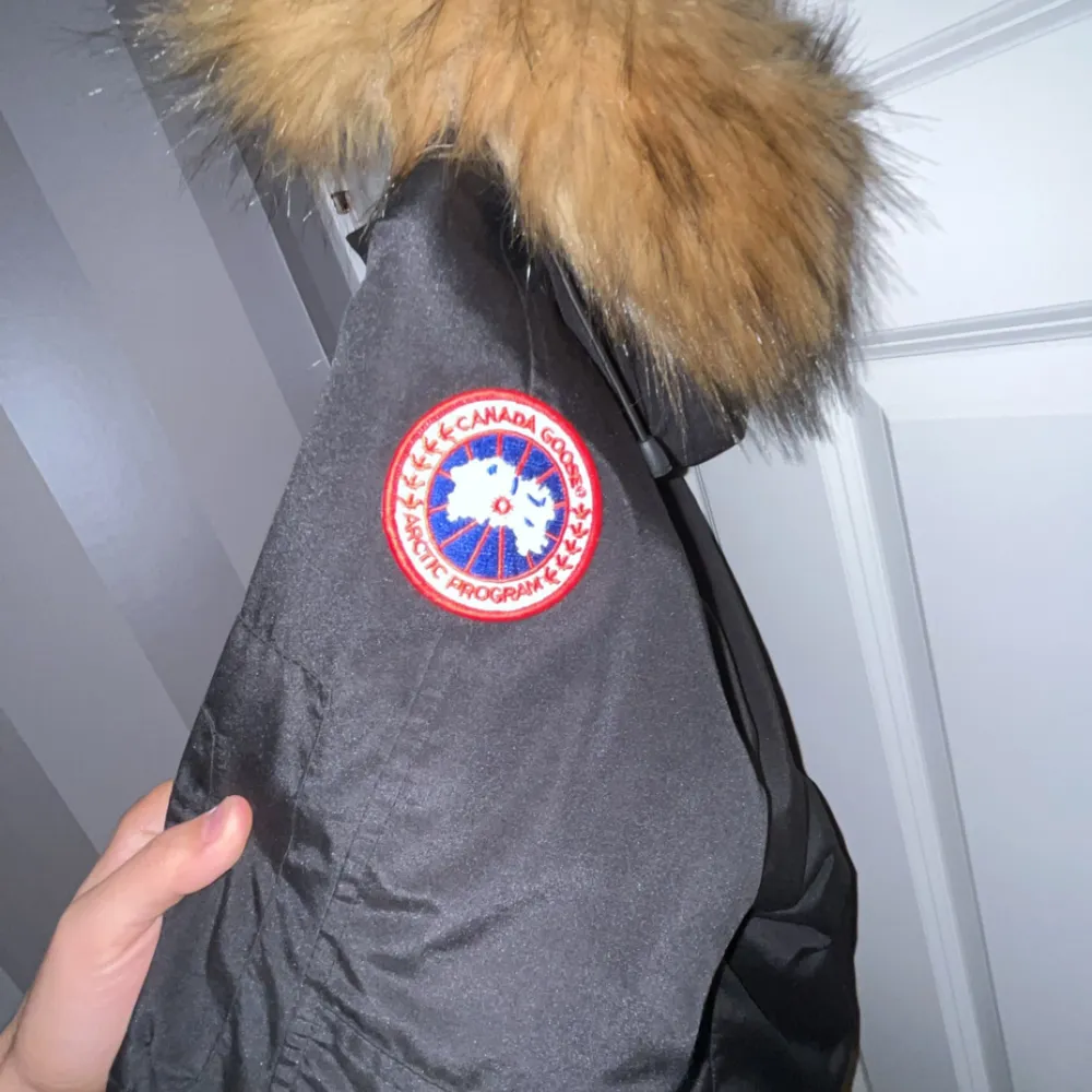 En skön Canada Goose jacka perfekt inför vintern, priset kan diskuteras 😇. Jackor.