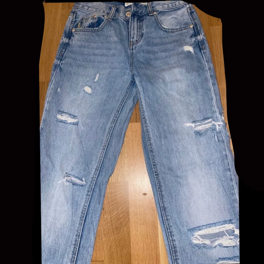 köpte från zalando för 350kr använde bara 6-8 gånger material och allting är bra det går att använda säler för 200kr. Jeans & Byxor.