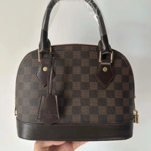 Väska - Använd några gånger, plasten är av!