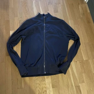 Burberry zip - Burberry zip ba Skick 8/10 Nypris 5000kr