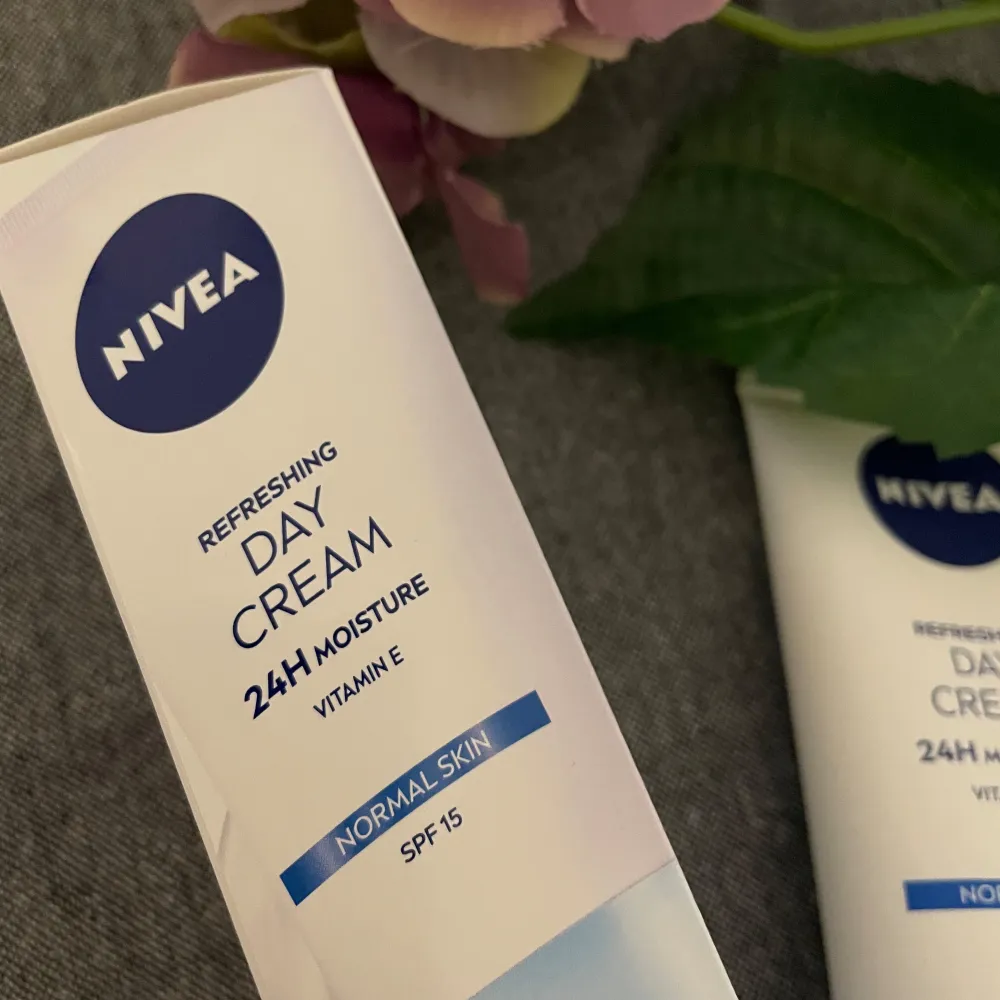 Säljer en day cream från NIVEA. Aldrig använd. (Skriv om ni har frågor).. Skönhet.