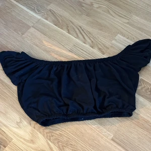 Topp - Kort topp från bikbok 