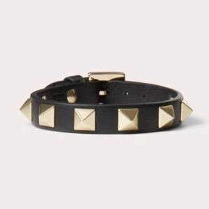 Valentino - Säljer mitt valentino armband då jag inte använder det längre💞
