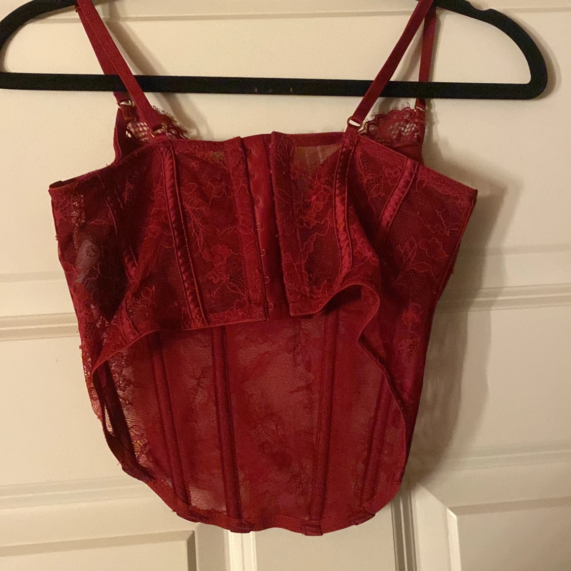 Röd spetskorsett från H&M - 90