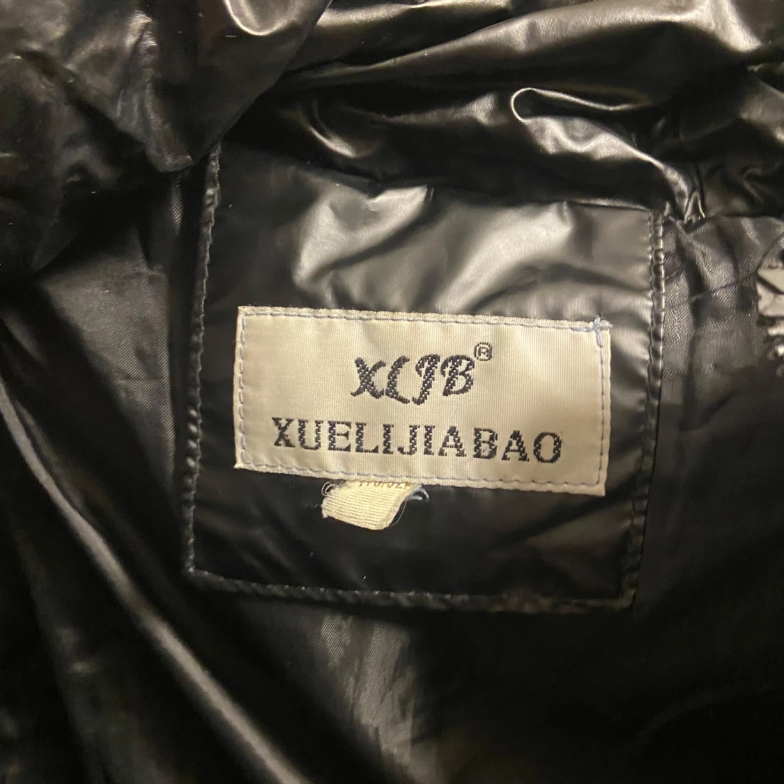 Svart pufferjacka från Xuelijiabao - 90