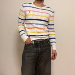 Randig tröja från Polo Ralph Lauren - Säljer en snygg randig tröja från Polo Ralph Lauren i storlek L. Men Passar mer som en S
