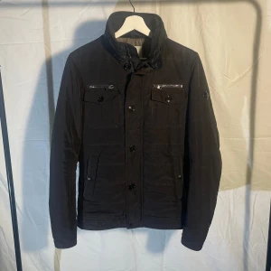 J.Lindberg field jacka  - J Lindberg field jacka | i bra skick | storlek S | Färg Nån form av khaki/mörkbrun färg. | nypris 2000kr+ | skriv vid fundering eller fråga 👀