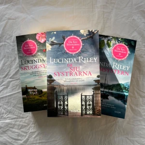 De sju systrarna av Lucinda Riley - Tre böcker från serien 'De sju systrarna' av Lucinda Riley ✨ Olästa, nyskick ✨Bra till julklapp