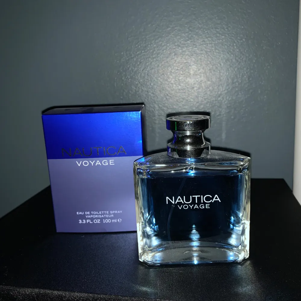 Säljer min nautica voyage edt 100ml. Den är knappt använd kanske Max 5ml. Köpt på kicks för 350. Parfym.