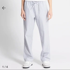 RANDIGA PYJAMASBYXOR  - snygga randiga pyjamasbyxor i fint skick ! 👩🏼‍❤️‍💋‍👩🏼💞 