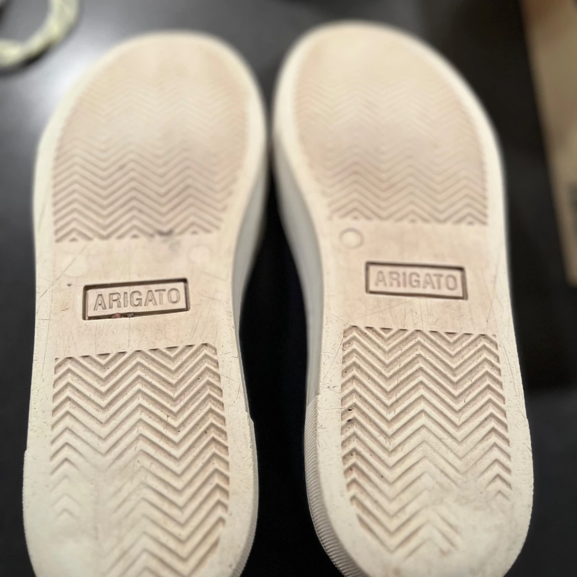 Svarta sneakers från Axel Arigato - 91