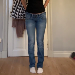 Lågmidjade jeans - Jätte snygga blåa Peppe jeans med låg midja!  Köp på Zalando secondhand, som nya😍