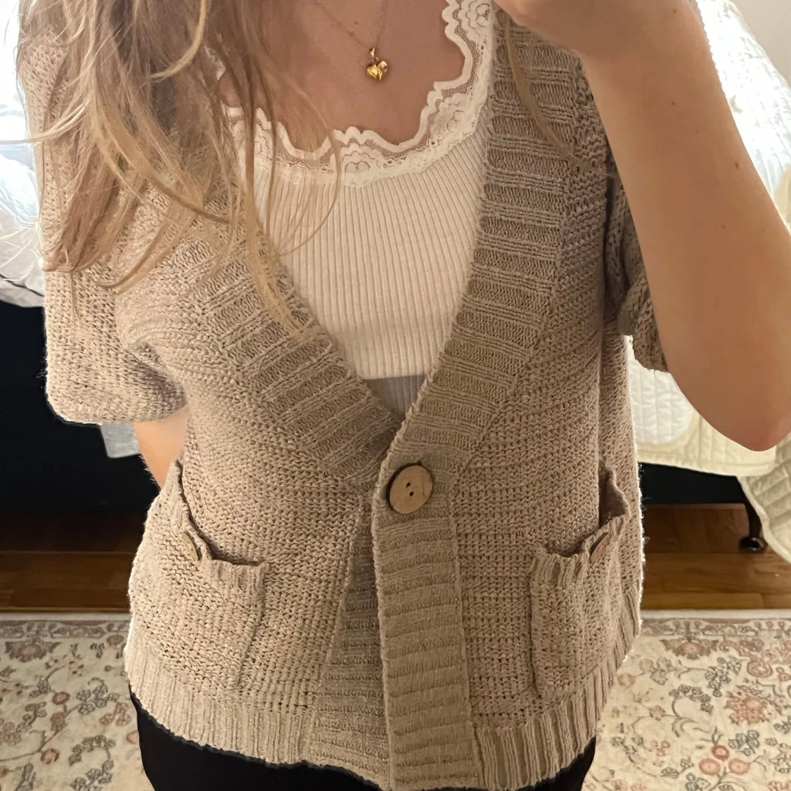 Beige stickad kofta med kort ärm - 91