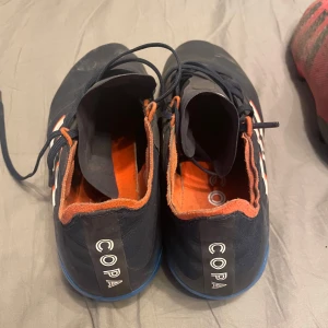 Fotbollsskor - Adidas Copa fotbollsskor storlek 42 och två tredjedelar 