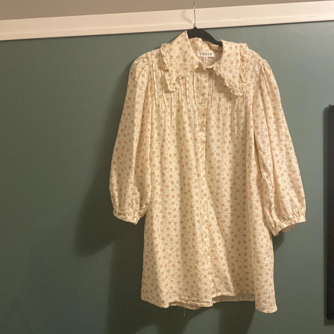 Blommig klänning från Edited - 91