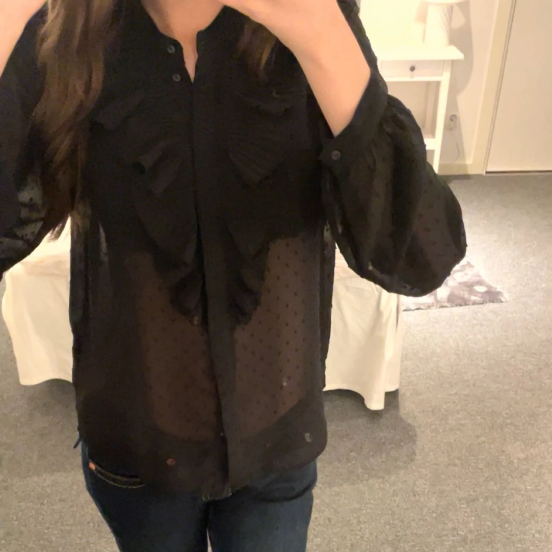 Svart blus med fina detaljer  - 90