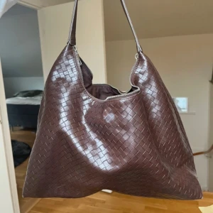 Flätad väska - KÖPR DIREKT FÖR 300kr🥰