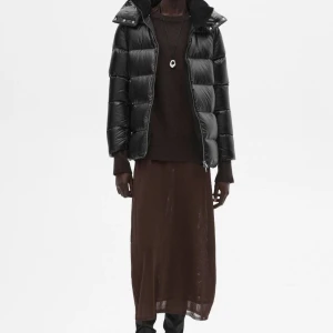 Massimo dutti jacka - Säljer denna jättesnygga o varma jackan från Massimo Dutti! Perfekt nu till vinter💕Jackan är helt ny med prislapp och allt, säljer då de inte riktigt satt som jag ville! Hör av er vid frågor eller annat!💕