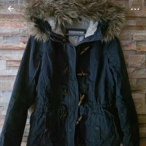 Abercrombie & fitch 2000’s jacka - Så söt vintage vinter/höstjacka från abercrombie💕 Perfekt för den som gillar Bella swan, elena Gilbert stil! Älskar den men kommer inte till användning! Så söt och passar verkligen med allt. Hör av dig vid minsta fråga💕💗