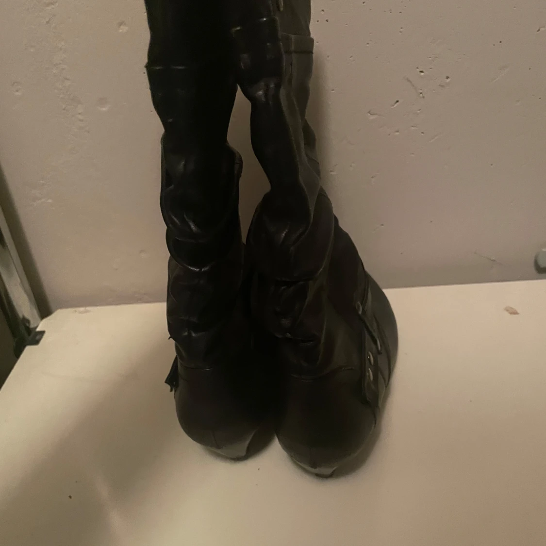 Svarta stövlar i skinn - 90