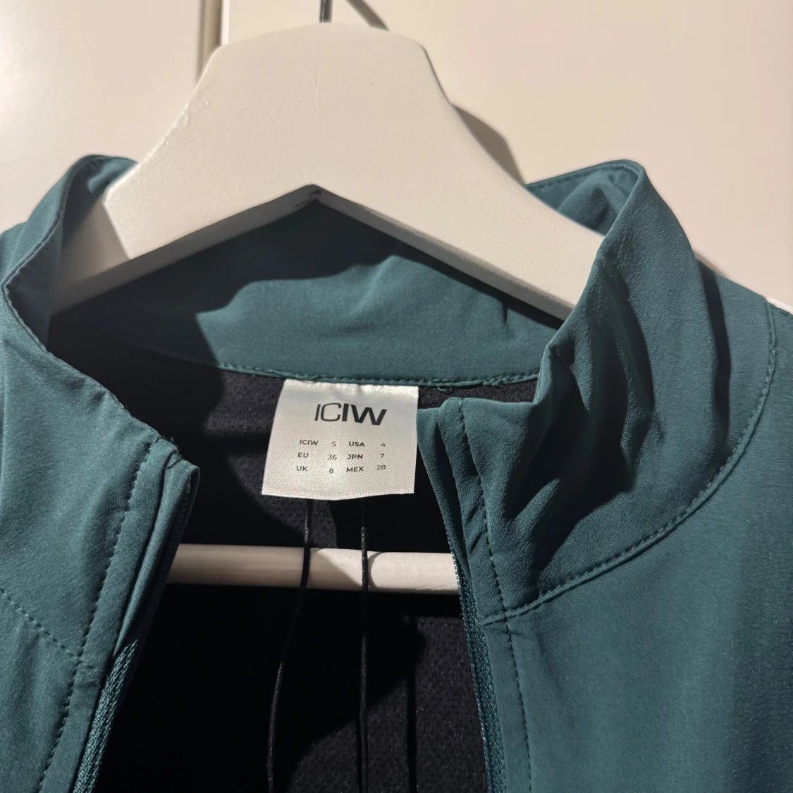 Grön träningsjacka från ICANIWILL - 92