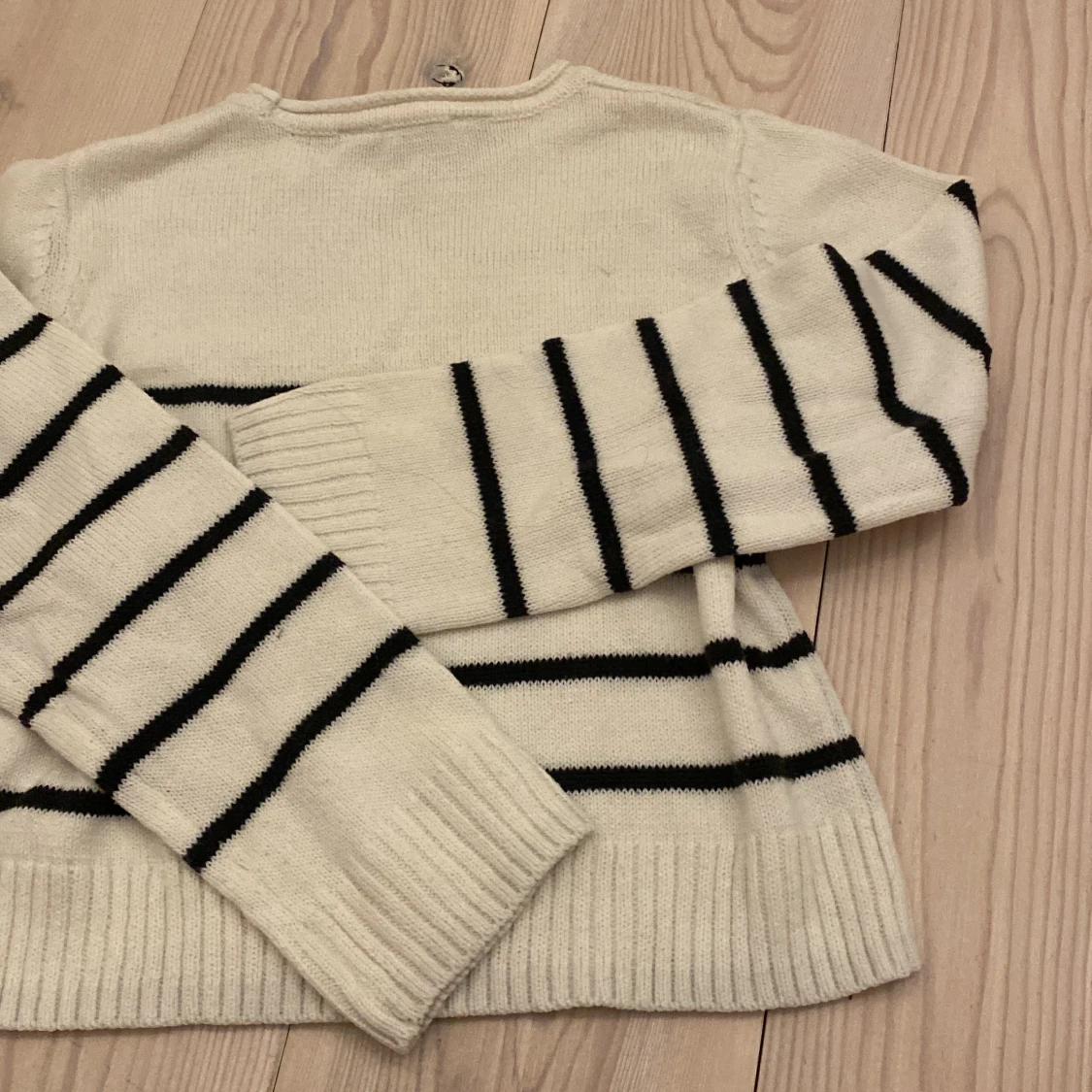 Vit och svart randig tröja från H&M! Storlek 146-152! - 90