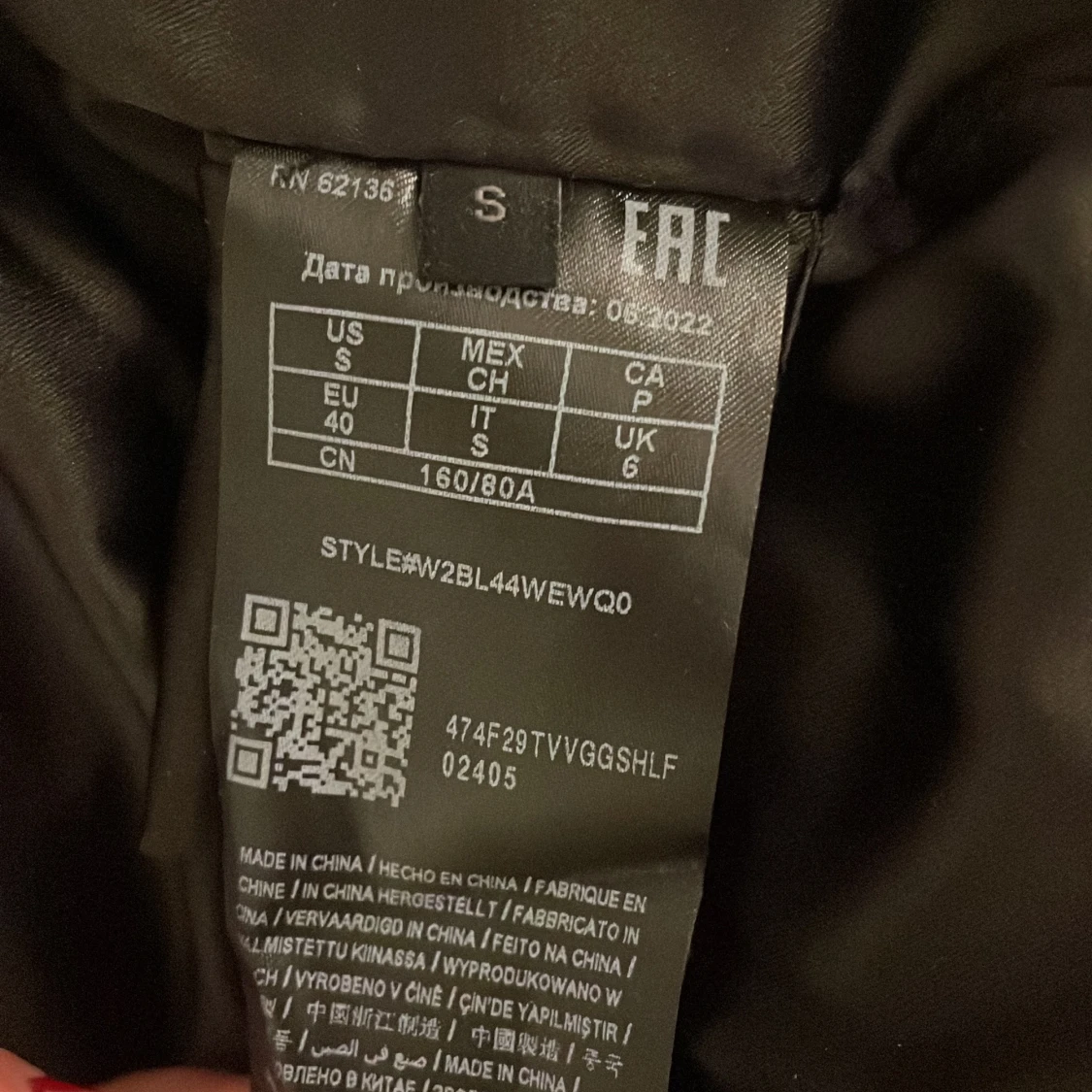 Svart pufferjacka från Guess - 92