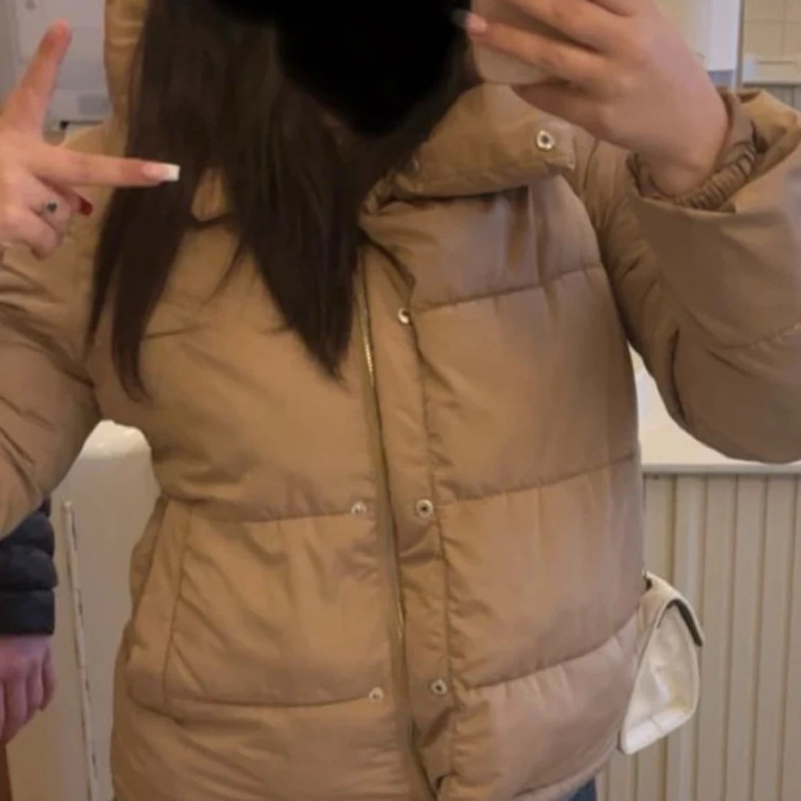 Beige vadderad jacka från Stradivarius - 90