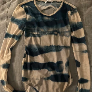 Tiedye body - Skit cool tiedye body från zara!!! Aldrig använd!
