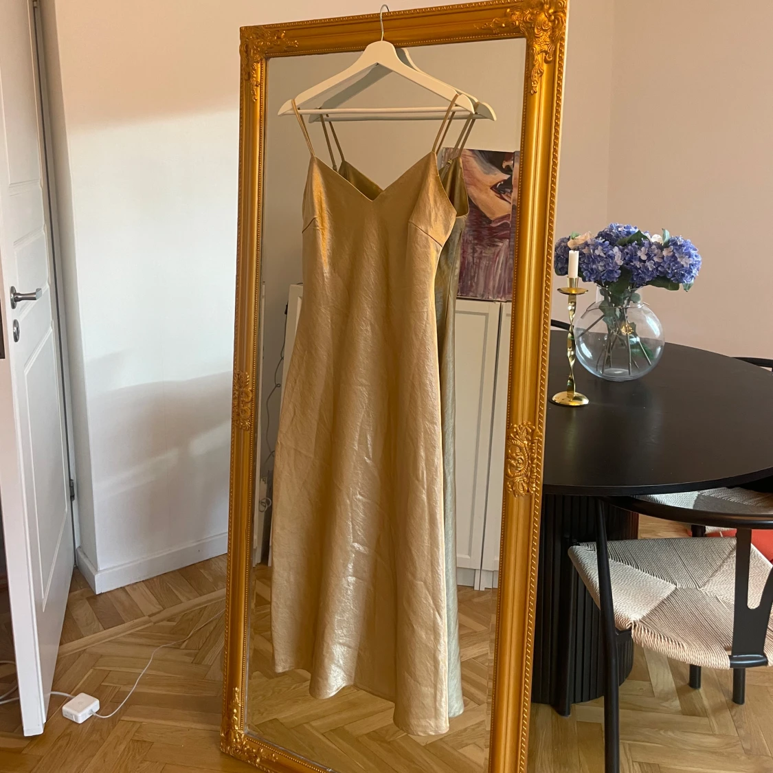 Guldig klänning - 91