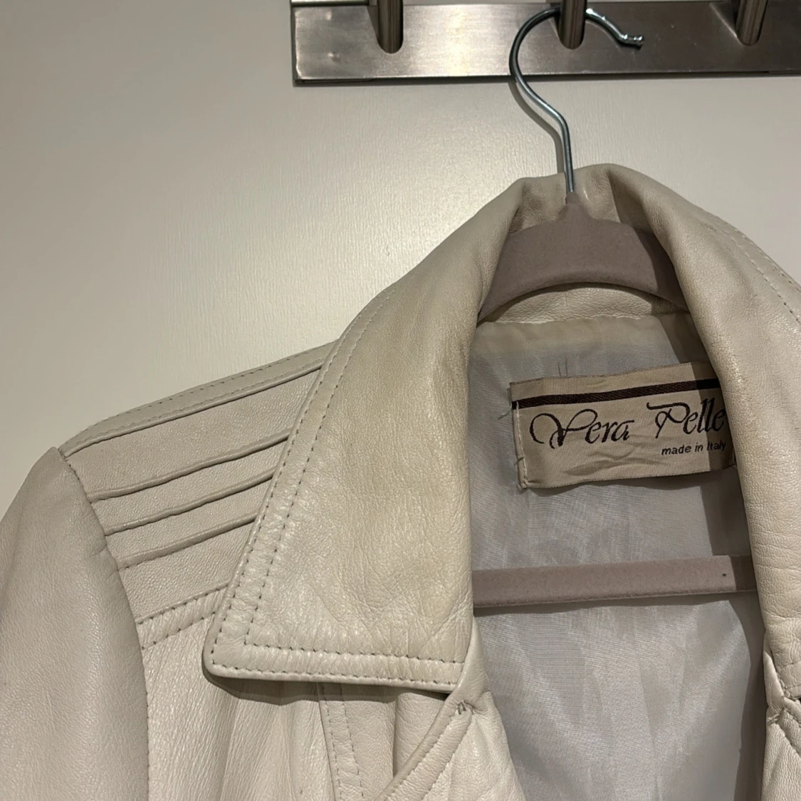 Vit skinnjacka  - 91