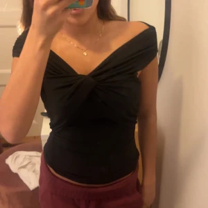 Snygg tröja från bikbok - Väldigt bra skick och passar bra till massor💗 Nypris: 300