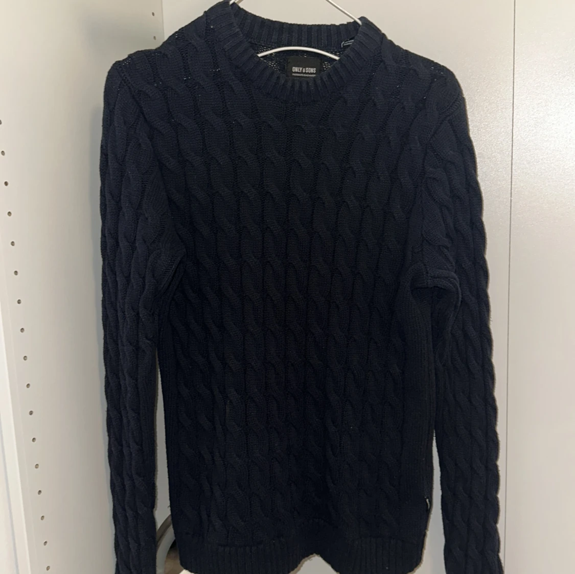 Svart stickad tröja från Only & Sons