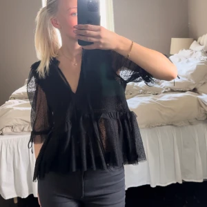Topp - Jätte söt topp från zara som inte kommer till användning, aldrig använd. Köpt för 400kr från zara