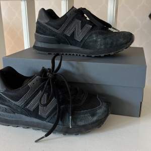 Snygga New Balance skor i stl 38. Knappt använda - som nya! 