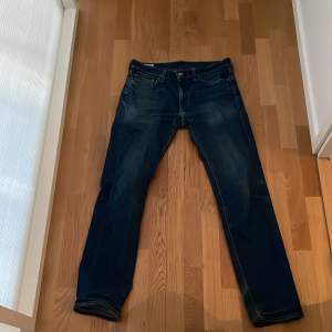 Levis jeans köpta för 1200kr. Bra skick. 