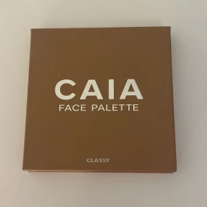 Caia palette - Jag säljer min jätte fina Caia palette i ”classy” pga att den inte kom till användning. Jag har använt den 2 ggr. Nypris 450 kr