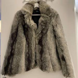 Pälsjacka - Pälsjacka från Cubus (inte äkta päls)