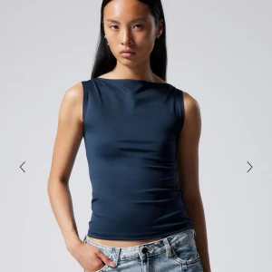 Weekday boatneck top - Helt oanvänd, endast testad. Dock är lappen bortplockad! Säljes pga för liten.